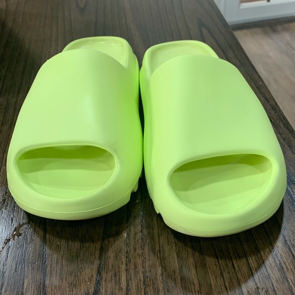 Yeezy Shoes - Yeezy Slide Glow Green Size 9